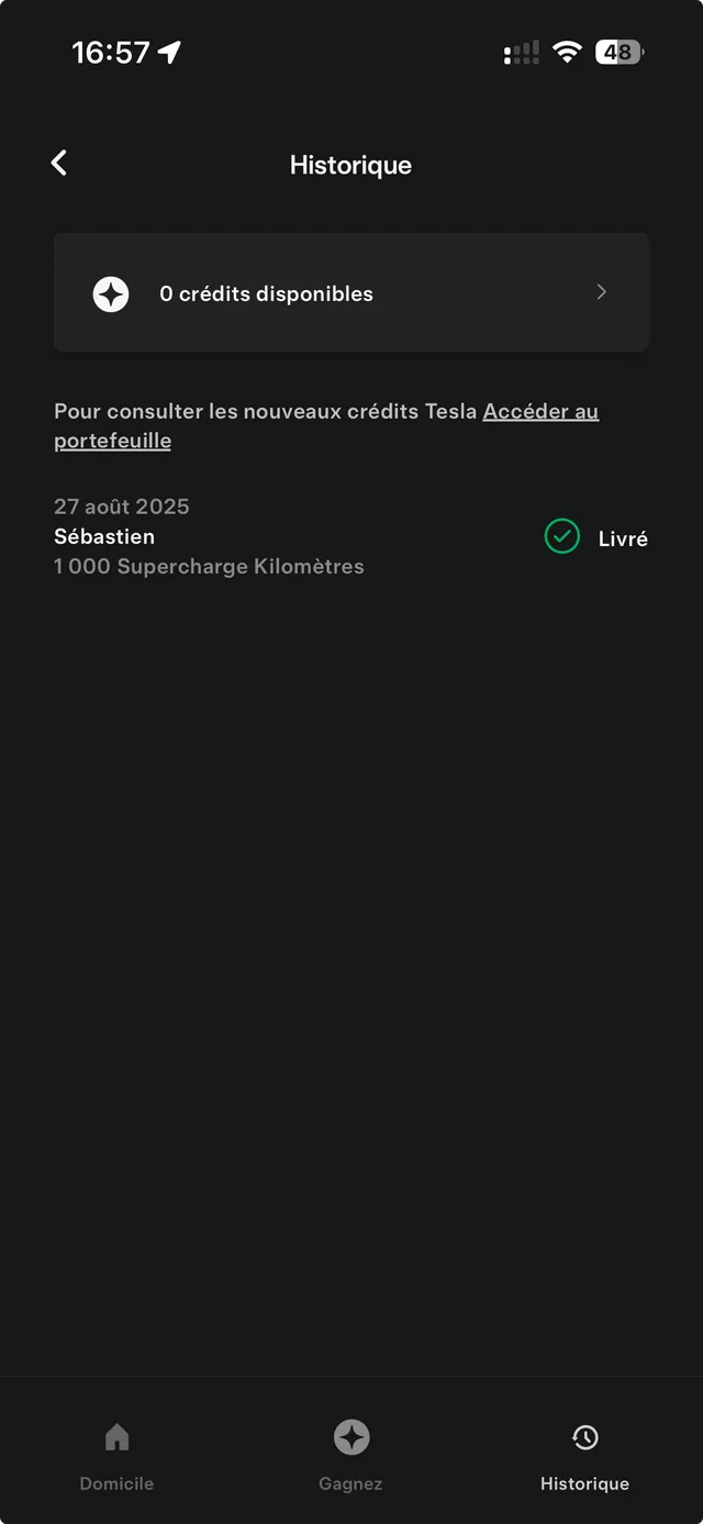 Capture réelle de l’application Tesla : 1 000 Supercharge Kilomètres, statut Livré, le 27 août 2025